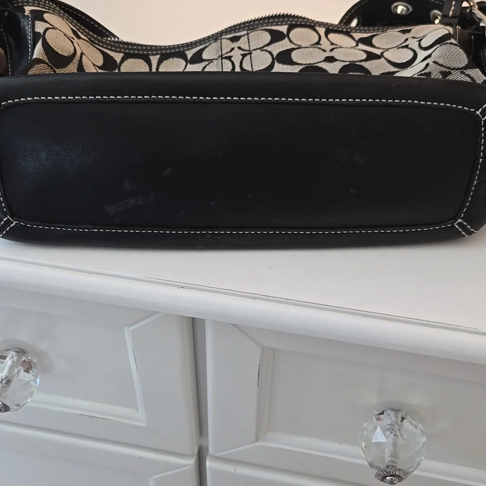 Coach Stylish Black and Cream Designer Women's Bag - Picture 6 of 6